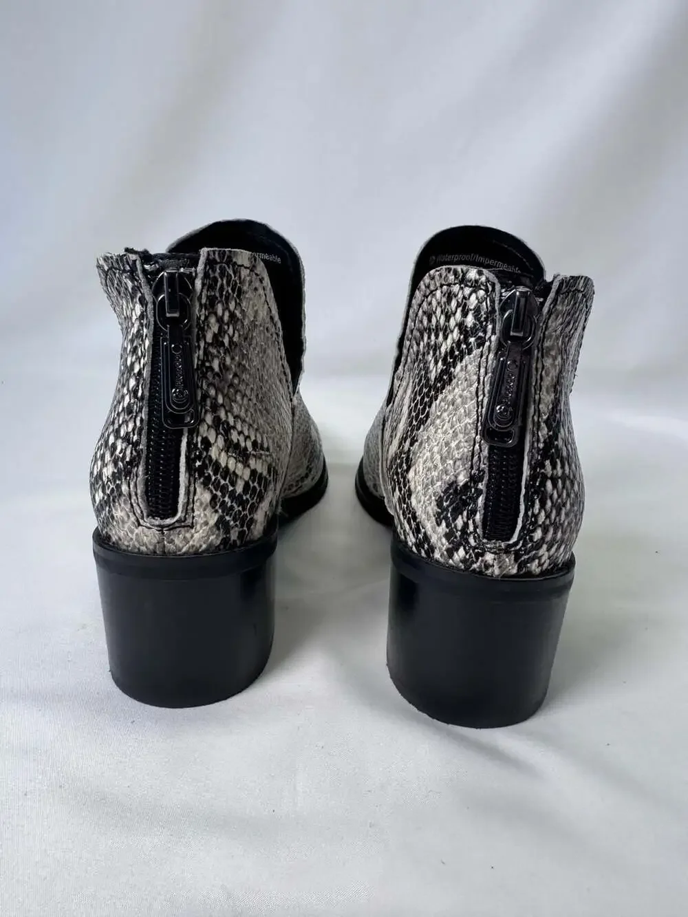 Blondo Eliza Western Waterproof Snakeskin Ankle Booties Size 6.5M Side Zip
